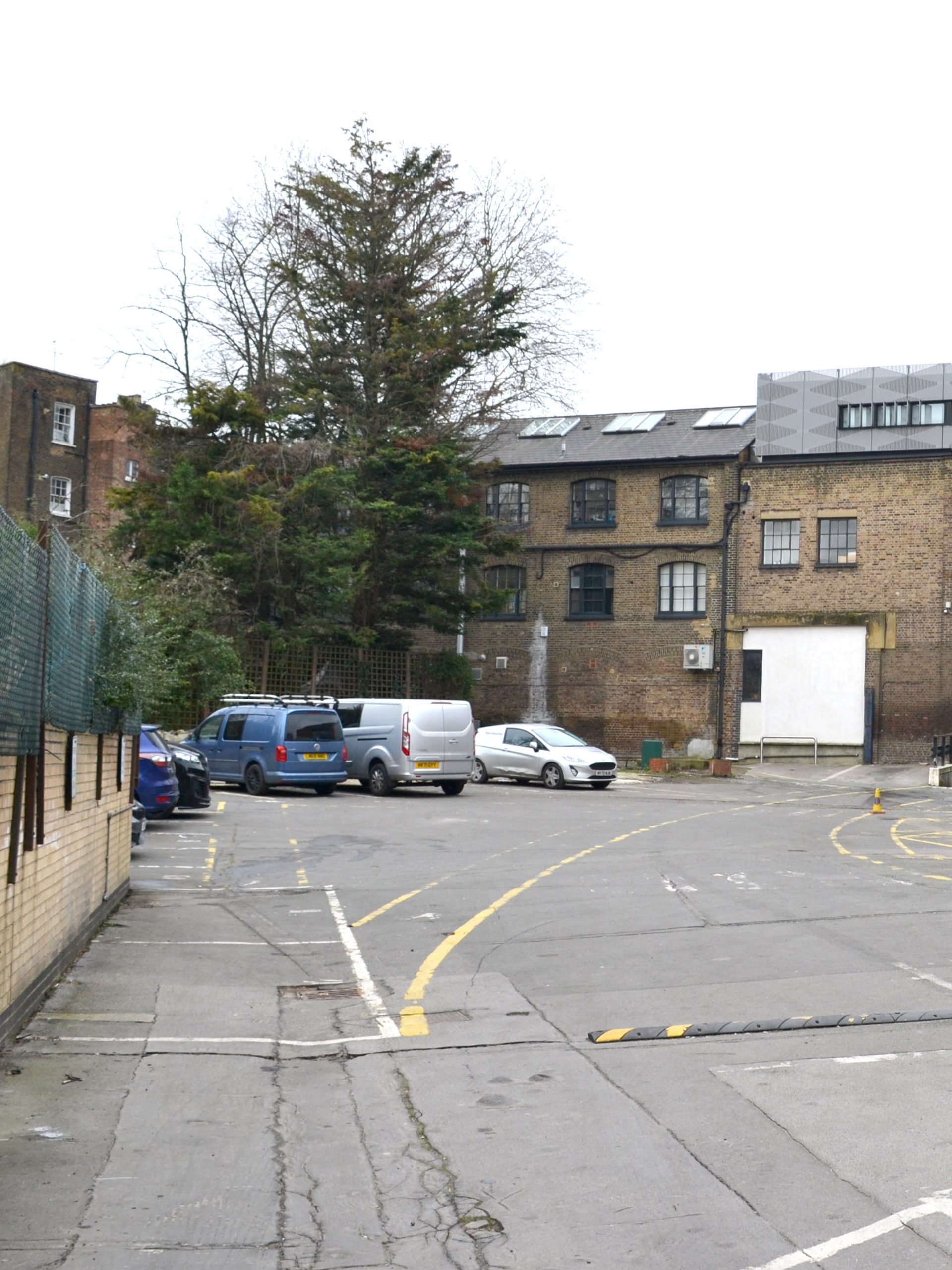 context-office-jamestown-road-camden-student-housing-development-courtyard-garden-4